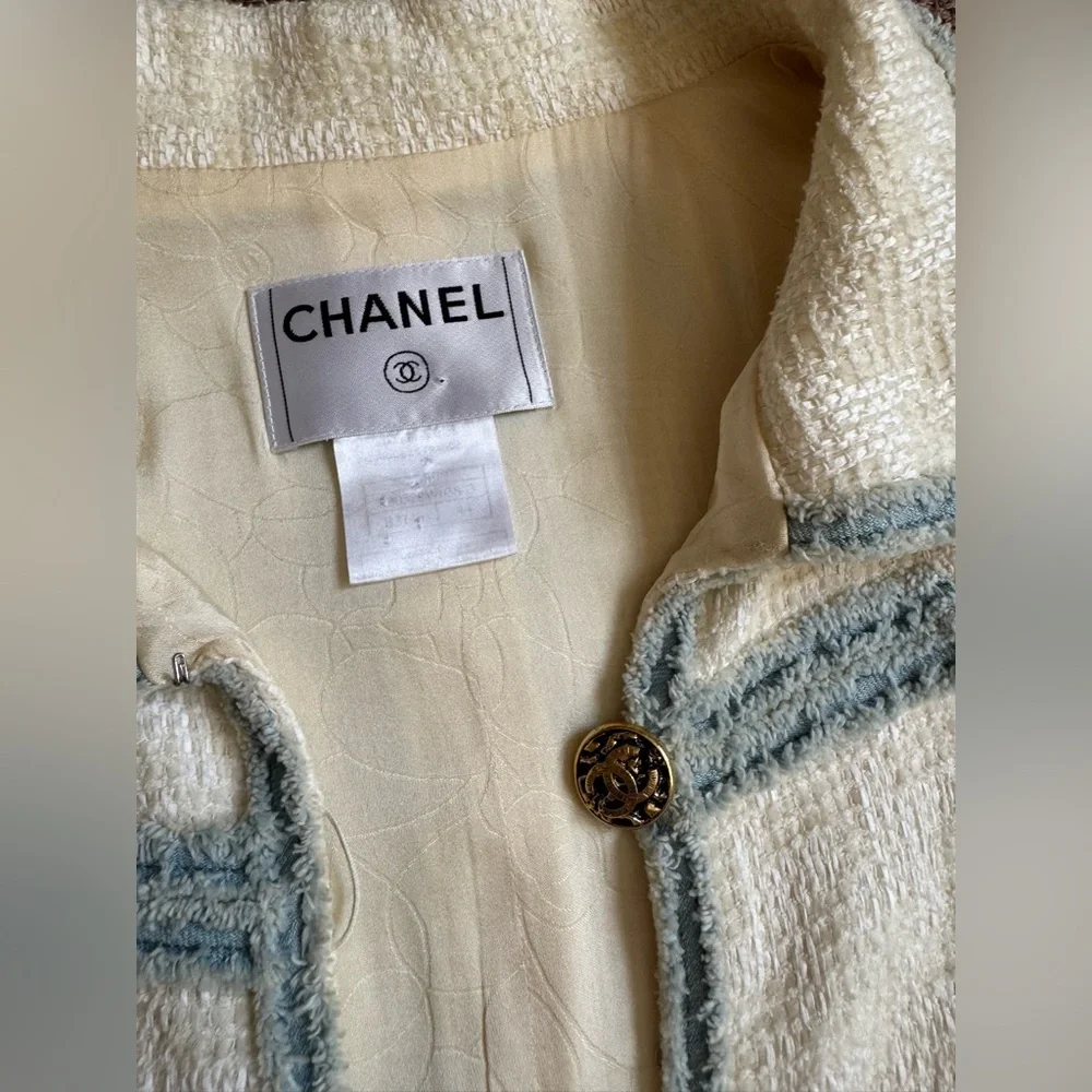 2007 vintage Chanel tweed boucle jacket